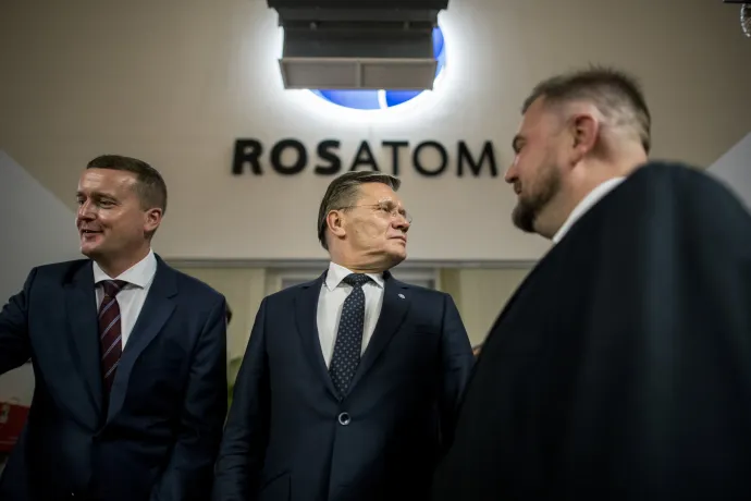 Alekszej Lihacsov, a Roszatom orosz állami atomenergetikai konszern vezérigazgatója az orosz fővállalkozó, az ASZE Mérnöki Vállalat paksi telephelyén, ahol a Paks II. beruházásért felelős tárca nélküli miniszterrel találkozott 2019. november 5-én – Fotó: Sóki Tamás / MTI