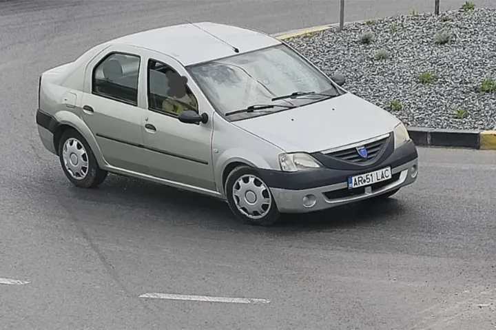 A kolozsvári rendőrség körözést adott ki B. Ferenc autójára, a szürke, AR-51-LAC rendszámú Dacia Loganra – Fotó: Kolozs Megyei Rendőrség