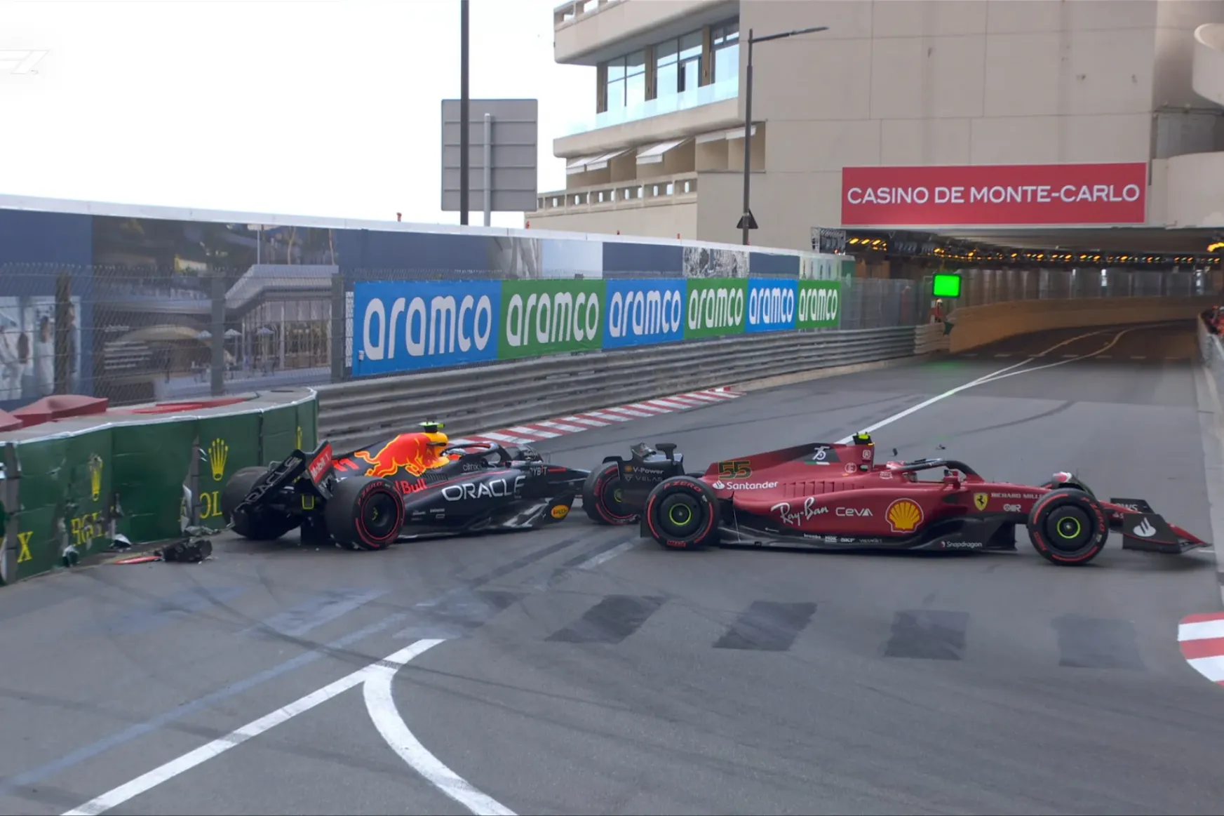 Leclerc a legjobb helyről mehet neki a monacói átoknak, Pérez és Sainz ütköztek az F1-időmérő legvégén