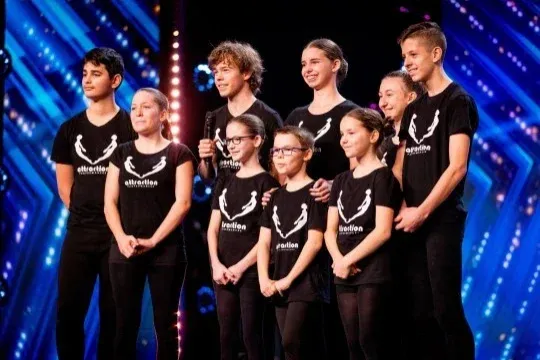 Felállva tapsolták a brit tehetségkutatóban a magyar árnyékszínház produkcióját