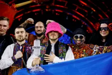 Az Eurovízió ukrán győztese eladta a trófeáját, hogy drónokat vegyen a hadseregnek