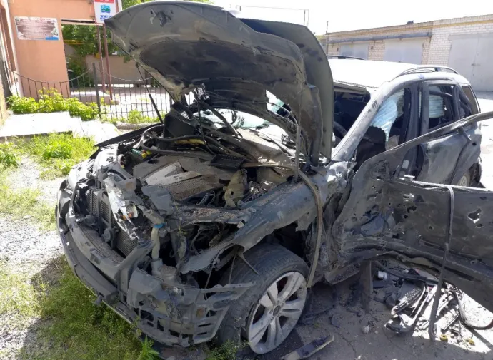 A hétfő reggel felrobbant autó Melitopolban május 30-án – Fotó: Sputnik / AFP