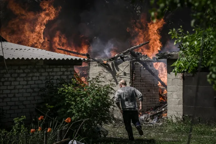 Égő városok az oroszok célkeresztjében, Szent Páncéltörő a tűzfalon – a háború 96. napjának képei