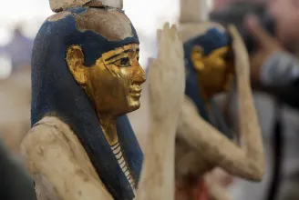 A múmiák mellett egy ősi sminkkészlet is előkerült a több ezer éves egyiptomi sírokból