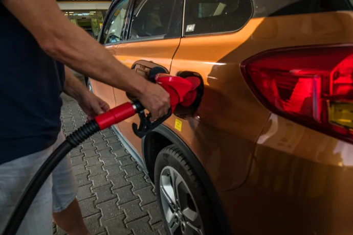 A Mol egyik vezetője szerint lopják a hatósági áras benzin miatt a magyar rendszámokat