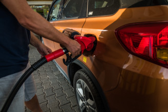 A Mol egyik vezetője szerint lopják a hatósági áras benzin miatt a magyar rendszámokat