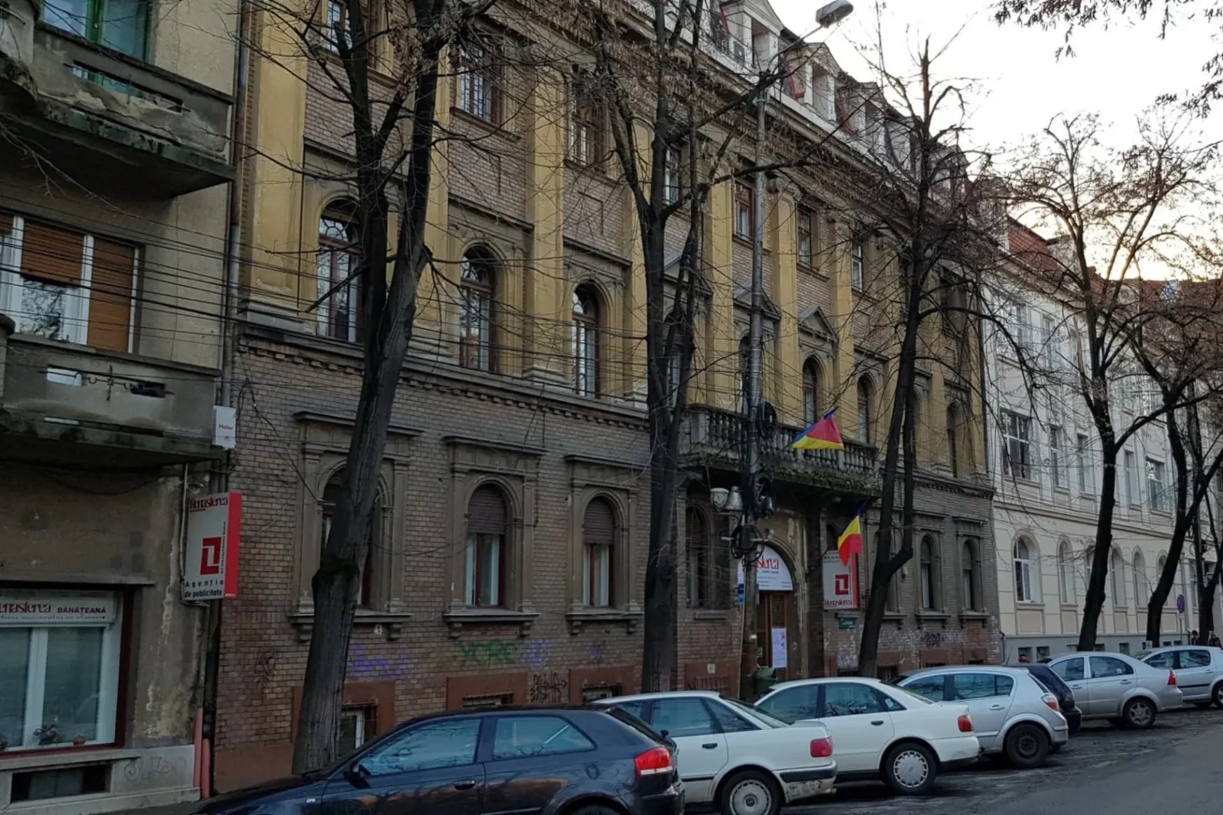 Sovinizmussal vádolják az USR szenátorát, miután a „magyar származású” vevőkre kérdezett rá a magyar kormány romániai ingatlanvásárlásai kapcsán