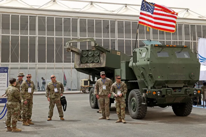 Amerikai HIMARS egy Szaúd-Arábiában tartott katonai kiállításon 2022 márciusában – Fotó: Fayez Nureldine / AFP 