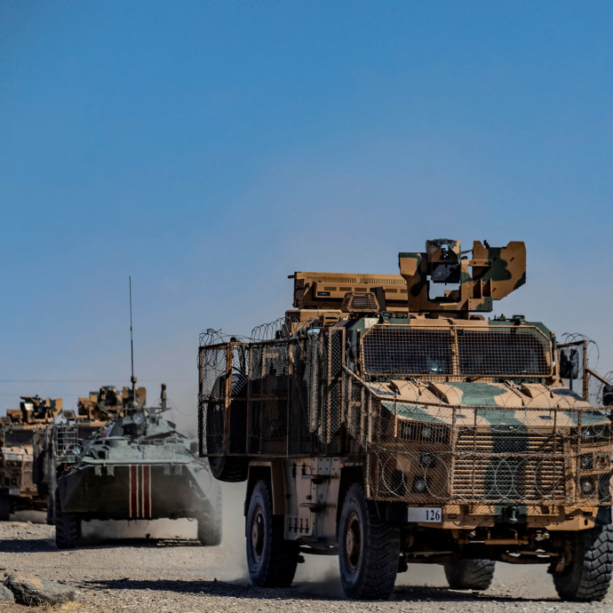 Bármikor megindulhat a török hadsereg, Erdogan Putyinnal egyeztet