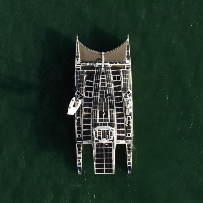 Szép ez a sok napelem a tetőn, de hova tegyük belőle az energiát?