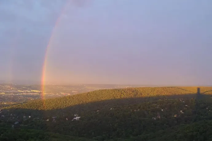Pécsre villámárvíz, Budapestre dupla szivárvány jutott