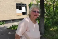 Koós János dalával fogadta tudósítóinkat egy ukrán asszony a front mellett
