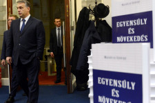 Gyurcsány kezdte a bankok sarcolását, de Orbán kovácsolt hatékony fegyvert belőle