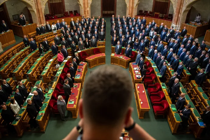 Az adófizetőkből élnek a pártok, tagdíjból csak aprópénz jön össze nekik