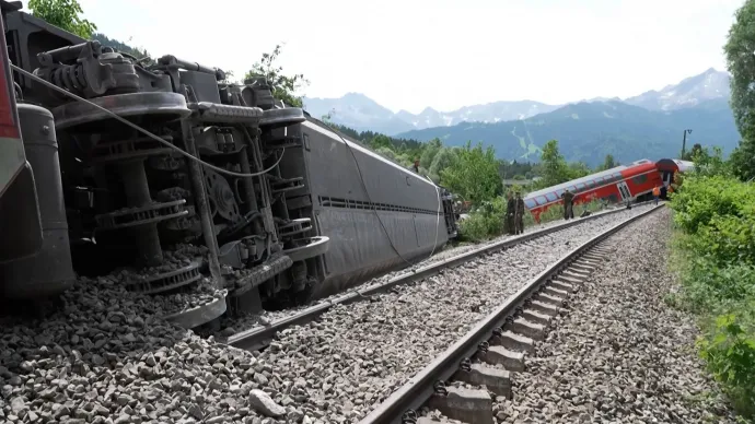 A kisiklott vonat Garmisch-Patenkirchen közelében 2022. június 3-án – Fotó: STR / Network Pictures via AFP