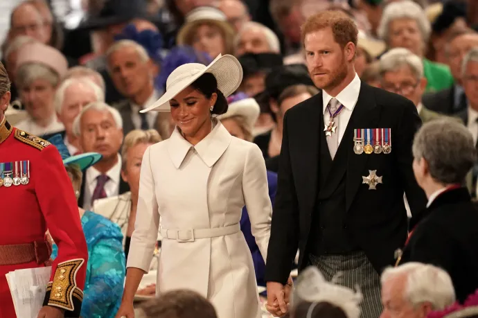 Harry herceg és Meghan hercegné is együtt volt a királyi családdal a pénteki istentiszteleten