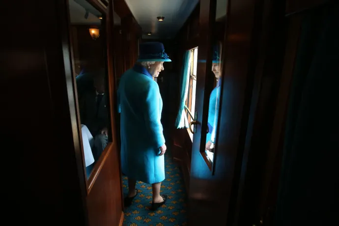 Kétszer rálőttek, a hálószobájába betörtek, családja pedig halmozta a botrányokat – Erzsébet 70 királynői évének legérdekesebb történetei
