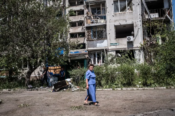 Orosz támadásban megrongálódott lakóépület a kelet-ukrajnai Szlovjanszkban 2022. május 31-én – Fotó: Virginie Nguyen Hoang / Hans Lucas / Hans Lucas via AFP