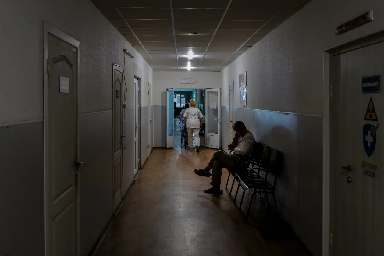 A csuhujivi kórház, nem messze az orosz erőkkel délkeletre folyó harcoktól – Fotó: Huszti István / Telex