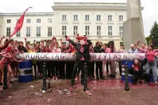 Kis Grófóra tombolva tüntettek Varsóban „az ukránok csontjain táncoló” Orbán ellen