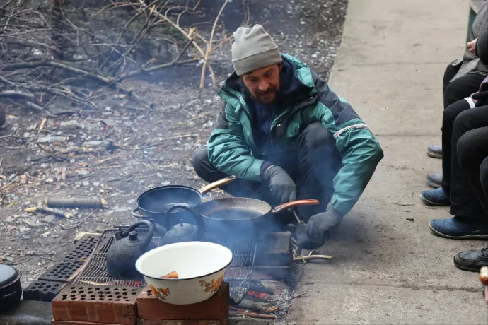 Kritikussá vált az ivóvíz hiánya Mariupolban, járványok jöhetnek