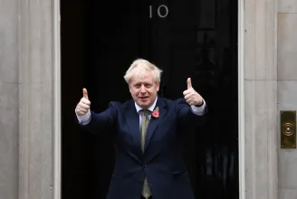 Boris Johnson túlélte a bizalmi szavazást, ő marad a brit miniszterelnök