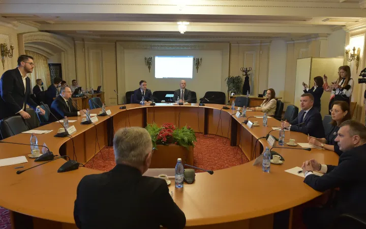 A Képviselőház és a Szenátus közös állandó bizottságának ülése a Román Hírszerző Szolgálat tevékenysége feletti ellenőrzésről – Fotó: Mihai Poziumschi / Agerpres Foto