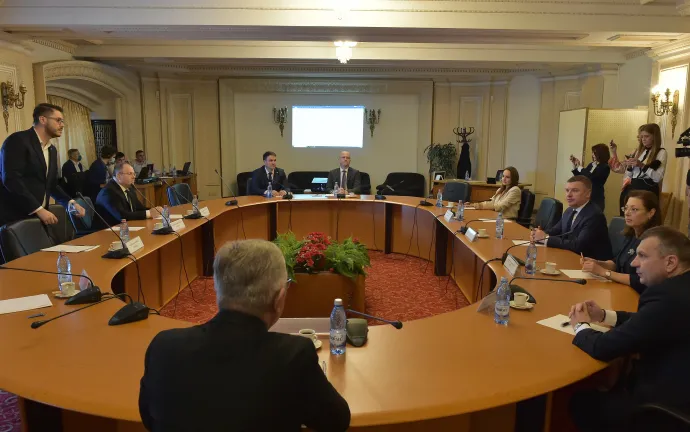 A Képviselőház és a Szenátus közös állandó bizottságának ülése a Román Hírszerző Szolgálat tevékenysége feletti ellenőrzésről – Fotó: Mihai Poziumschi / Agerpres Foto