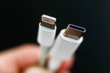 2024-től csak USB-C csatlakozós iPhone-t lehet árulni az EU-ban