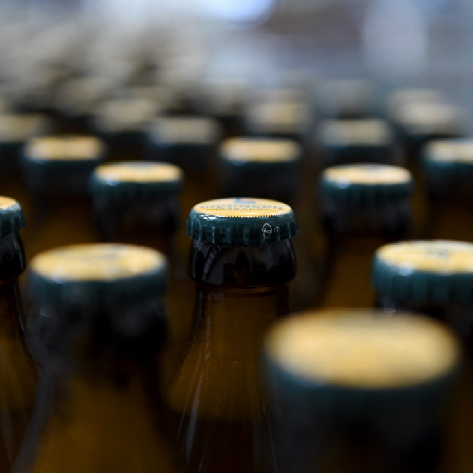 Egyre több országban jelent problémát a sörösüveghiány, dobozos csomagolásra állnak át a gyártók