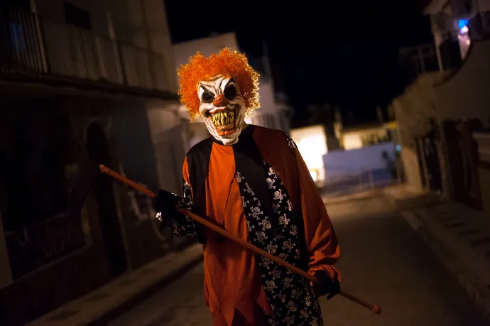 Miért félünk annyira válogatás nélkül minden bohóctól?