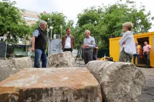 A Széna téren bukkant elő a Szent János Kórház oszlopa