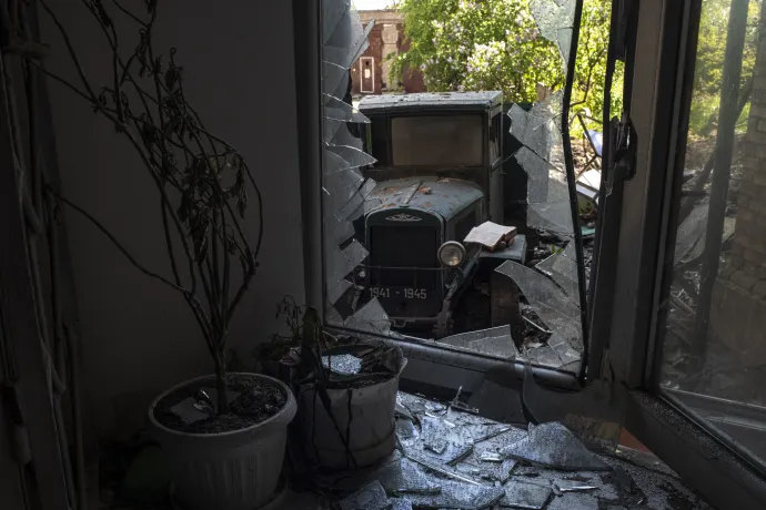 A mariupoli helytörténeti múzeum orosz bombázások következtében megrongálódott épülete – Fotó: Valery Melnikov / Sputnik / AFP