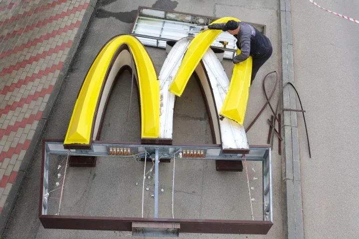 Már vasárnap beköltözik az új hamburgeres gyorsétteremlánc az orosz McDonald's-ok helyére