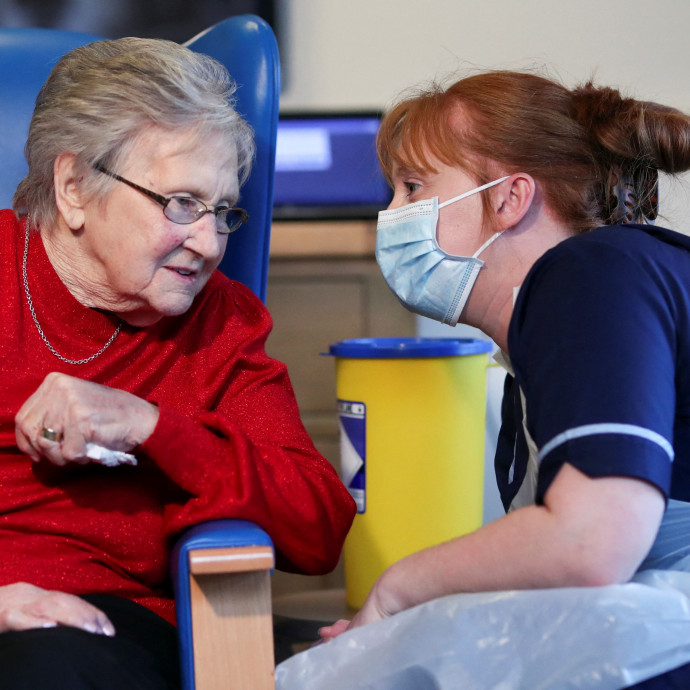 Inkább beteget jelentenek a brit ápolók, hogy ne kelljen autóba ülniük a magas üzemanyagárak miatt