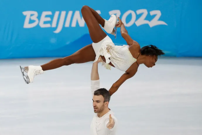 Nem kell többé szoknyában versenyezniük a műkorcsolyázó nőknek
