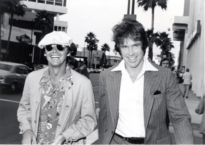 Jack Nicholson és Warren Beatty érkeznek egy 1976-os jótékonysági rendezvényre, ahol Harry Reems jogi képviseletére gyűjtöttek – Fotó: Michael Ochs Archives / Getty Images