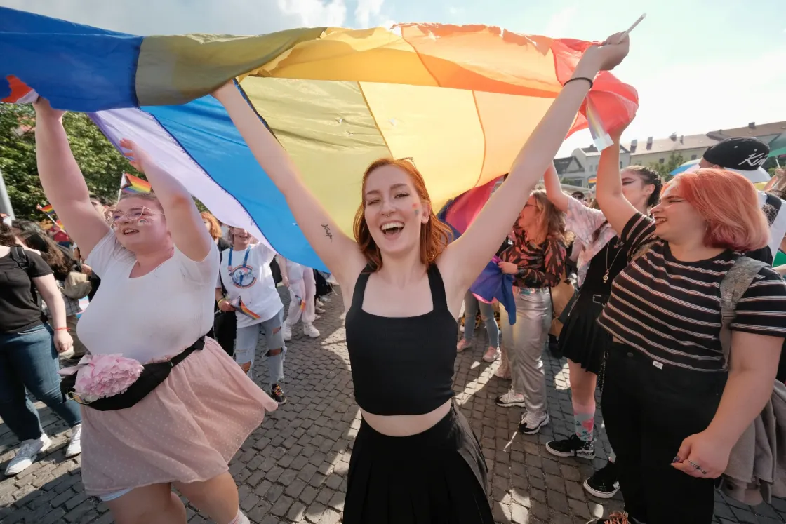 Soha sem voltak ilyen sokan a kolozsvári Pride felvonuláson, ezért kicsit bulisabb is lehetett volna