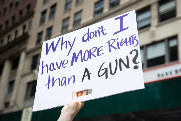 Több tízezren tüntettek Amerikában a fegyvertartás szigorításáért