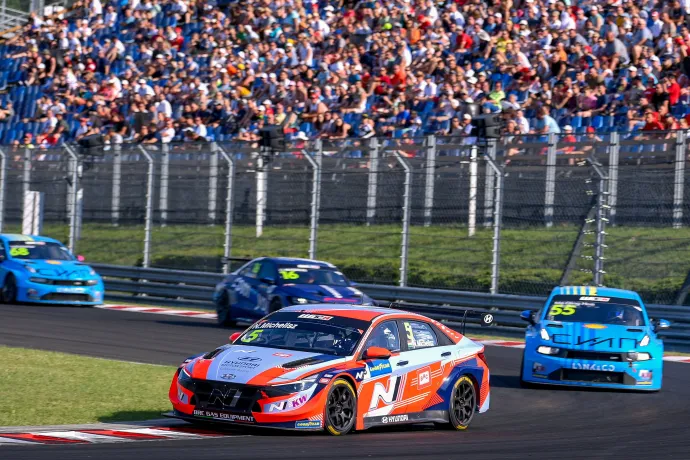 Negyedik helyre jutott Michelisz Norbert a Hungaroringen rendezett WTCR-futamon