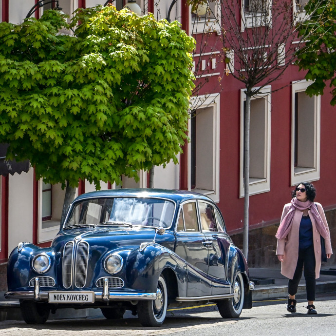 „Mindenki spekulál, visszatért a banditizmus” – az autósok már érzik a szankciók hatását Oroszországban