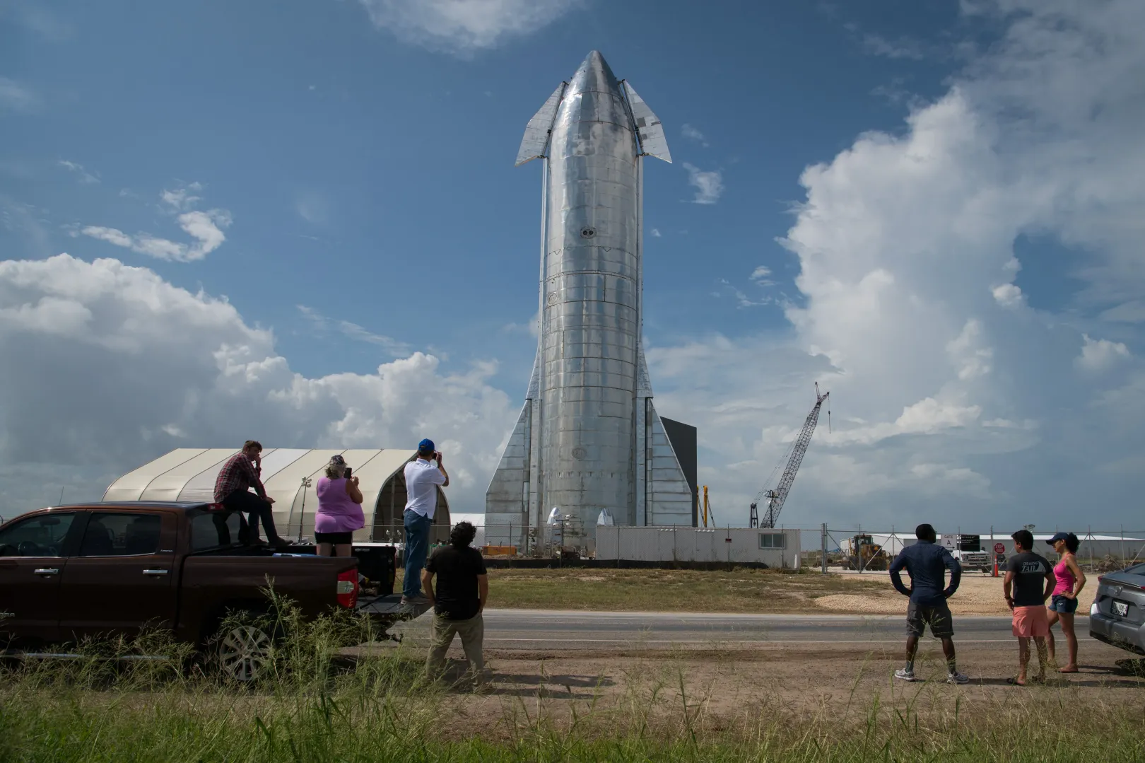 A SpaceX Starship nevű űrhajójának prototípusa a texasi Brownsville melletti Boca Chicában, amit a cég hosszú távú űrutazásokra tervezett – Fotó: Loren Elliott / Getty Images