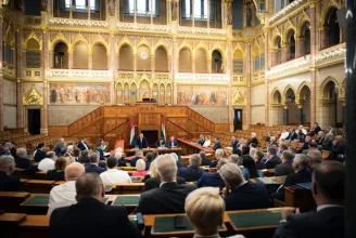 A Fidesz benyújtja a javaslatot, ami 3 milliárd forinttal csökkenti az ellenzéki frakciók pénzét