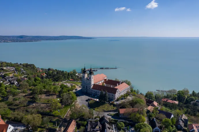 Csányi Sándor üzlettársa 1,63 milliárd forintért megvette a Tihany Yacht Clubot