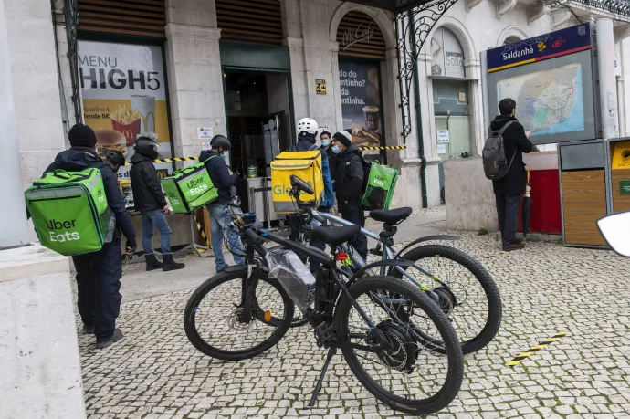 A McDonald's éttermek előtt hosszú sor alakult ki Lisszabonban is – Fotó: Hugo Amaral / Sopa Images / Getty Images