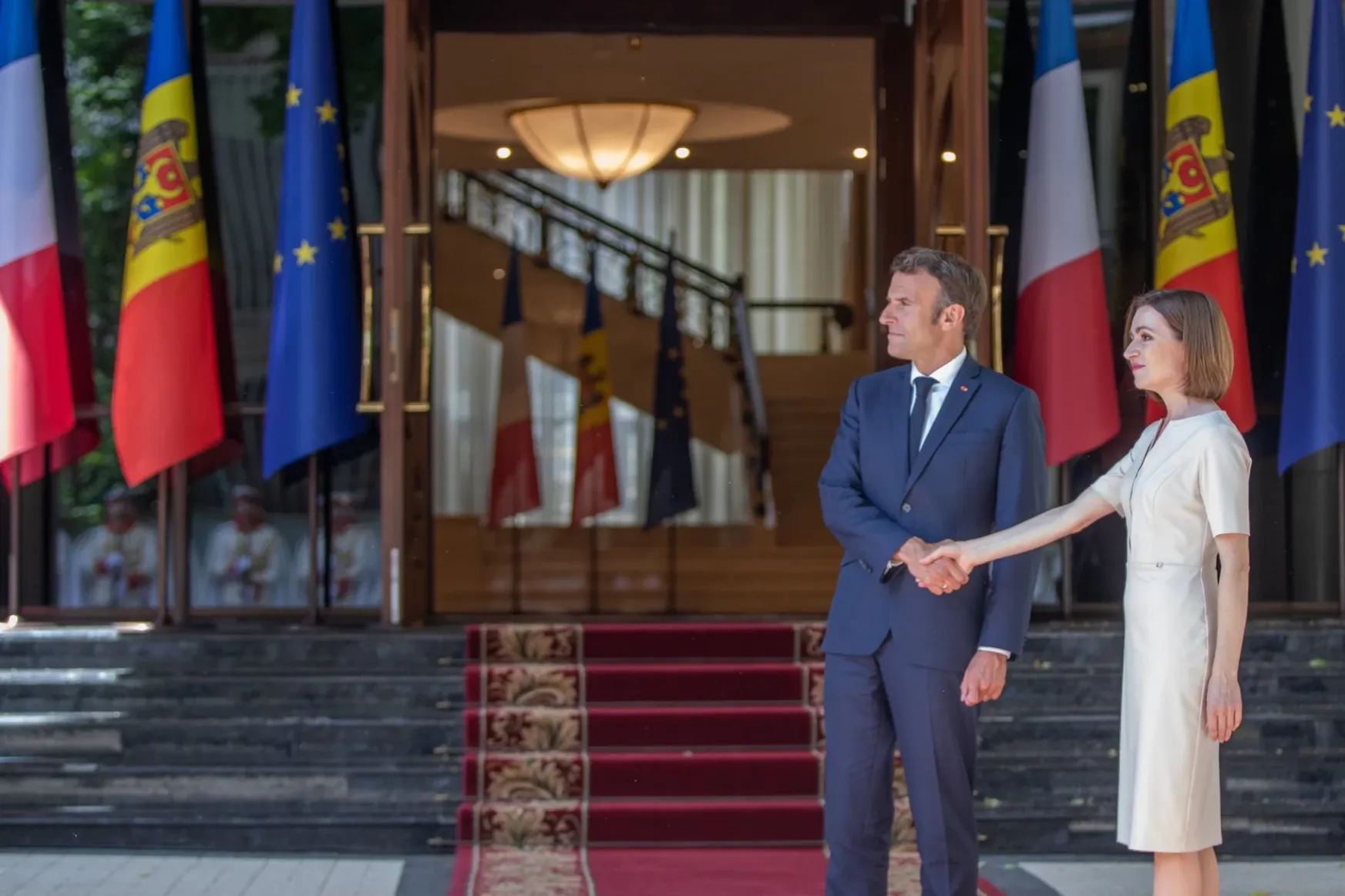 Románia után Chișinăuba utazott Macron, ahol Moldova EU-tagságát is megvitatták