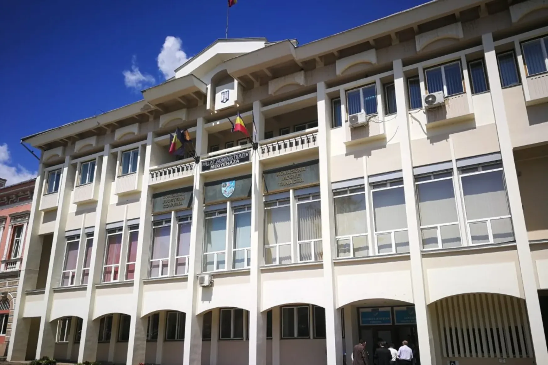 Érvénytelenítette a Brassói Táblabíróság a Kovászna megye zászlaját elfogadó kormányhatározatot