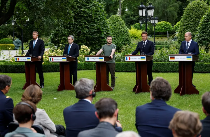 Klaus Iohannis, Mario Draghi, Volodimir Zelenszkij, Emmanuel Macron és Olaf Scholz Kijevben 2022. június 16-án – Fotó: Valentyn Ogirenko / Reuters