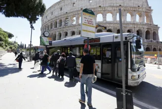 Őszig kötelező marad a maszk a tömegközlekedési eszközökön Olaszországban