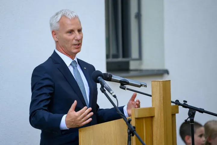 Miklós Soltész, State Secretary for Religious and Ethnic Relations speaking at the opening ceremony of the Szent József Kindergarten, Elementary School, High School and Dormitory – Photo: Zsolt Czeglédi / MTI